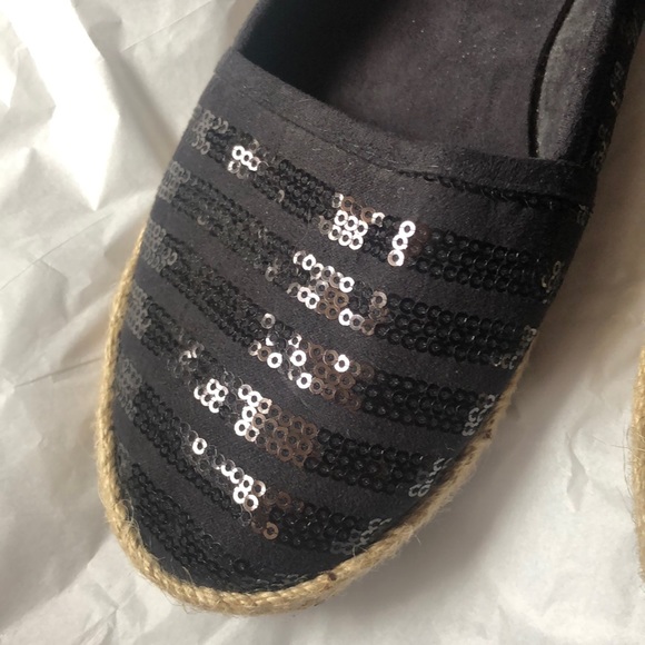 Gently worn Rue 21 black sequins flats. Worn maybe 2 times.  Excellent condition - Picture 3 of 15